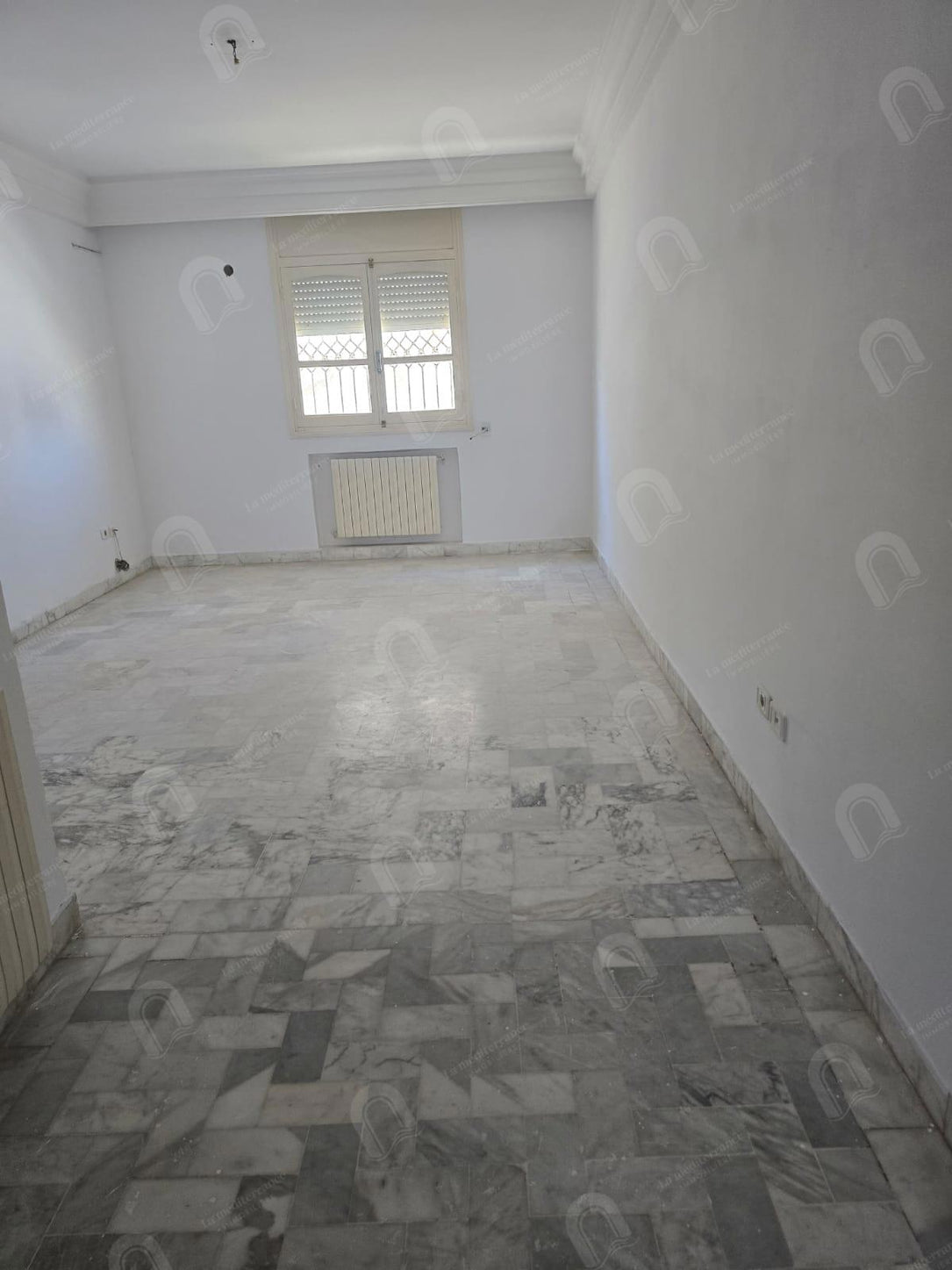 A louer un appartement S+2 situé au 1er étage