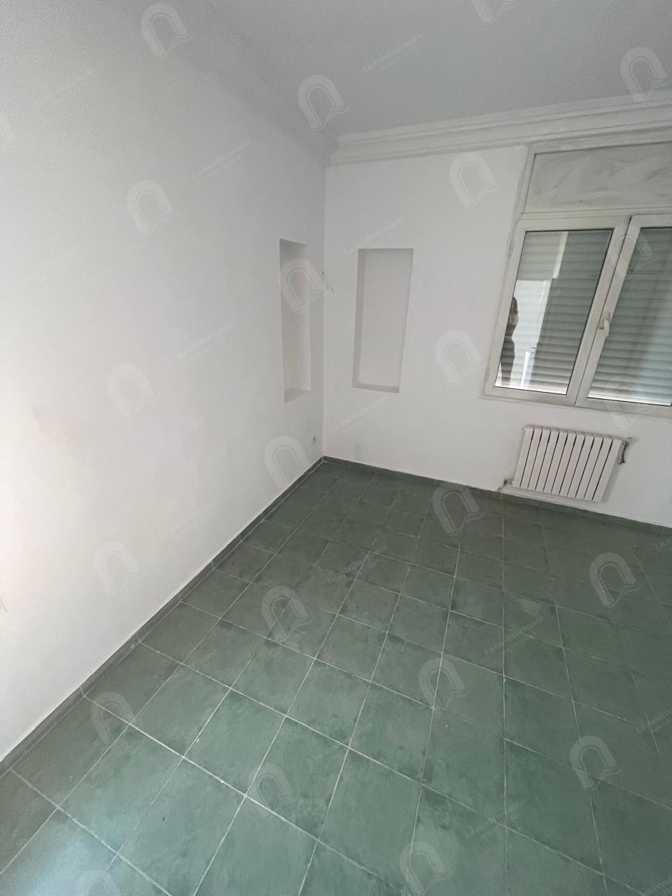 A louer un duplex 2S+4 hst au bardo
