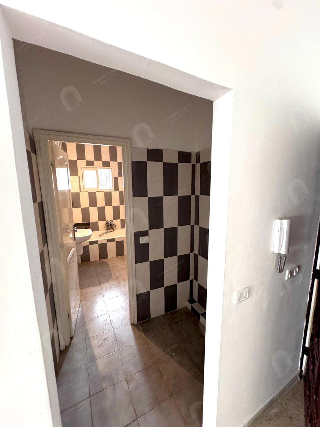 A louer un étage de villa S+3 indépendant au bardo