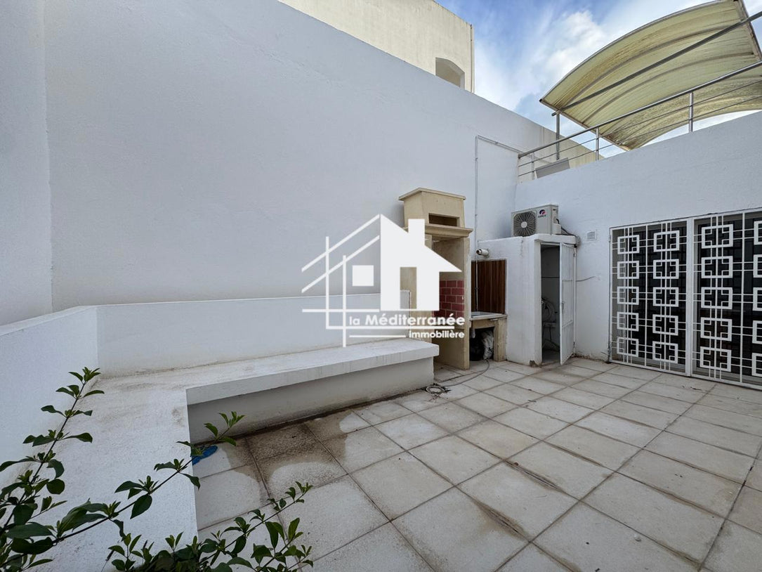 une magnifique villa S+4 plain-pied aux jardins de Carthage