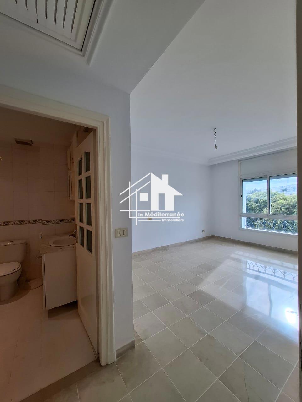 A louer appartement S+3 haut standing Manar 2