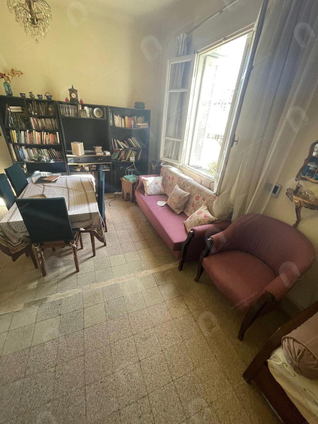 A vendre une villa 2S+1 indépendante  au bardo centre