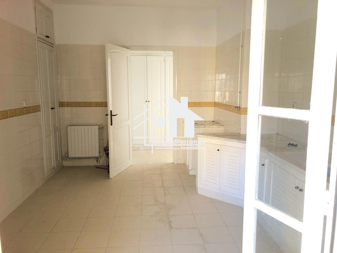 A vendre appartement S+3 à Ain Zaghouan Sud