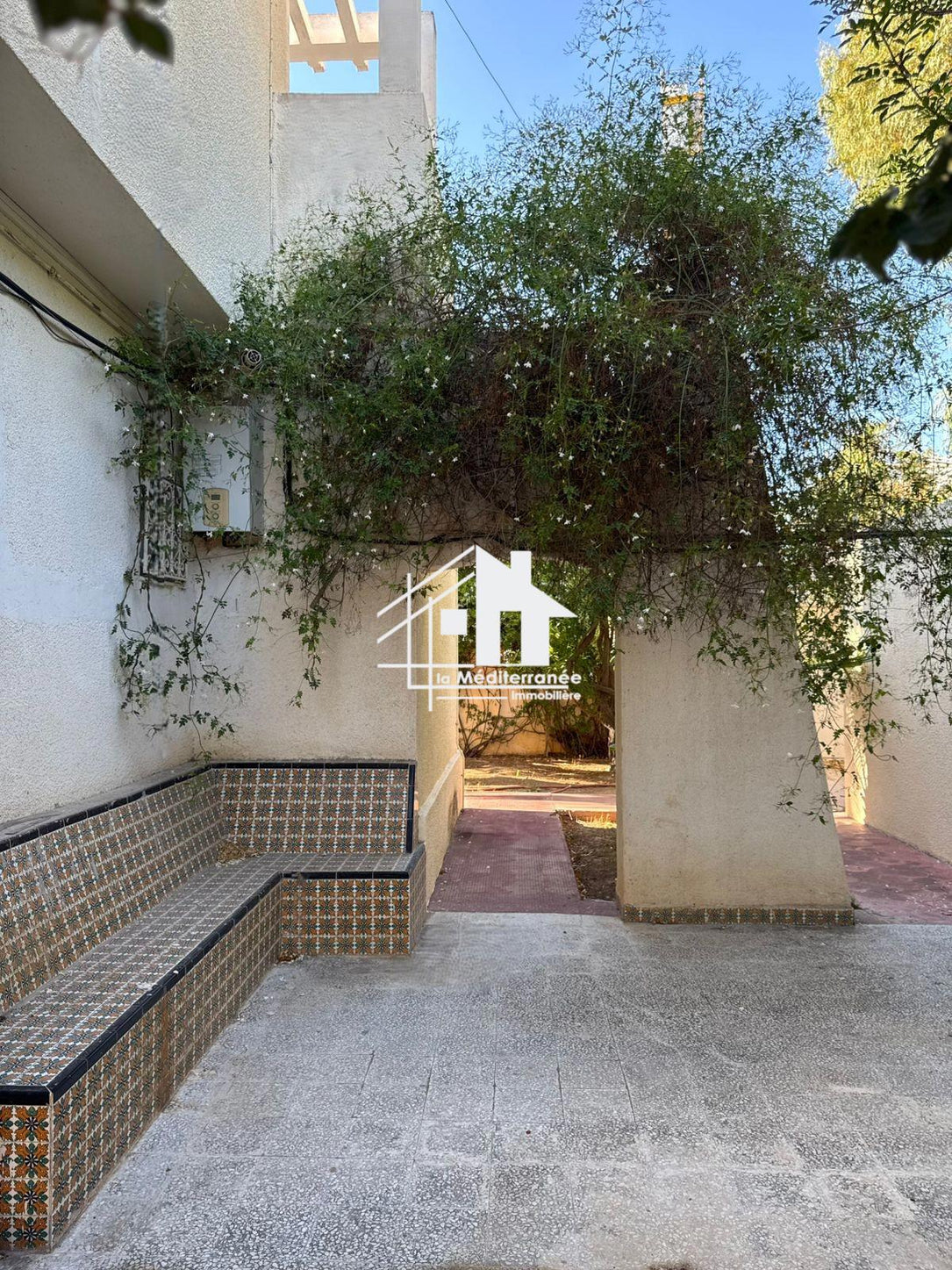 A louer une villa s+5 meublée à sidi Daoued