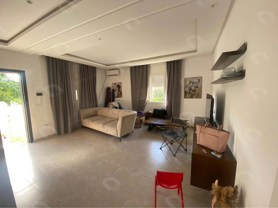 A louer un étage de villa S+3 situé au 1er étage