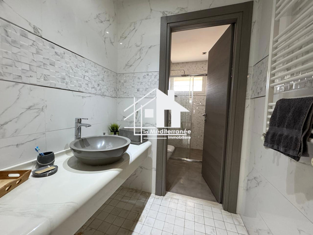 Une magnifique villa S+5 avec piscine au Lac 2