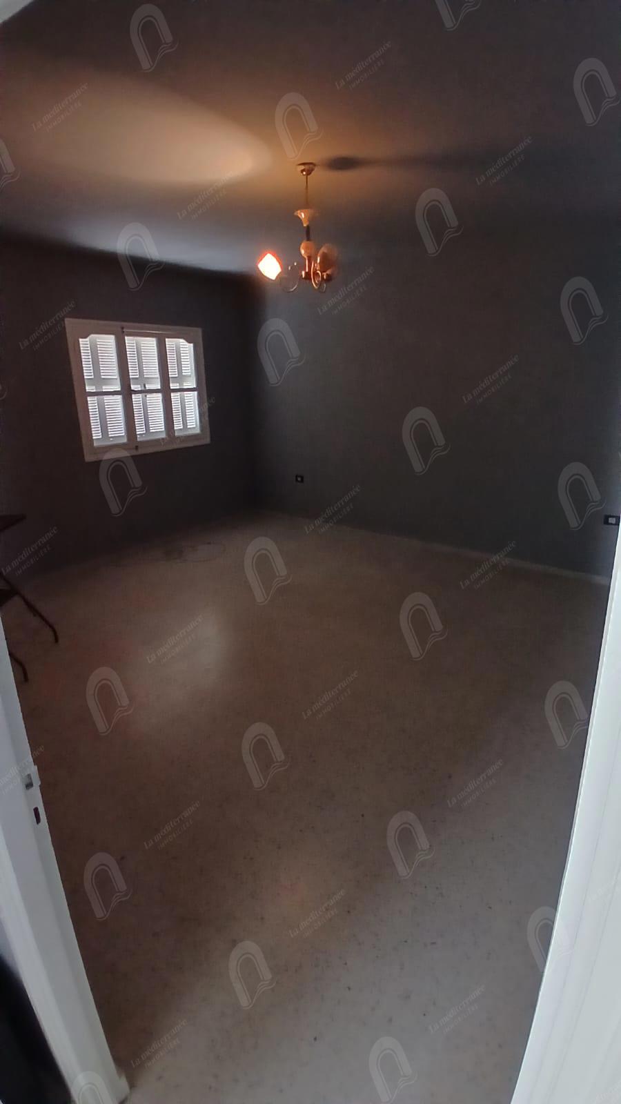 A loue rvilla S+4 de style duplex, indépendante au bardo