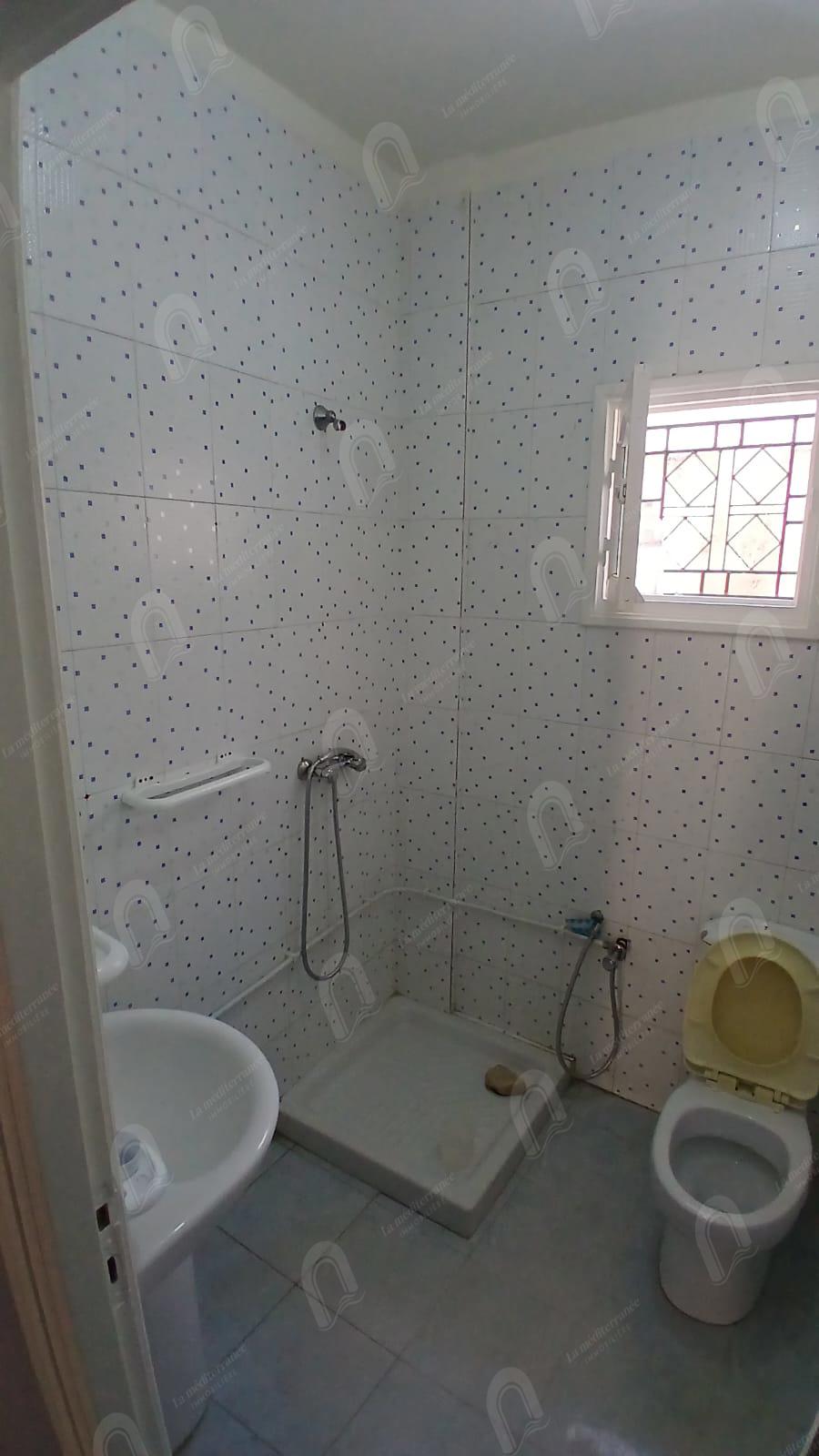 A loue rvilla S+4 de style duplex, indépendante au bardo