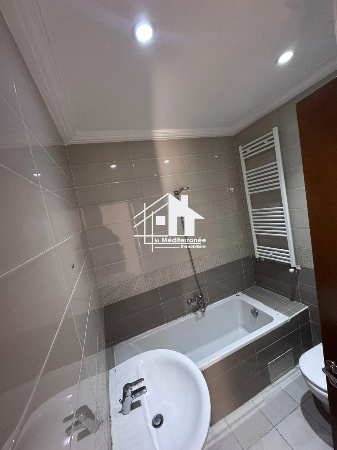 A louer appartement S+2 hst à manouba