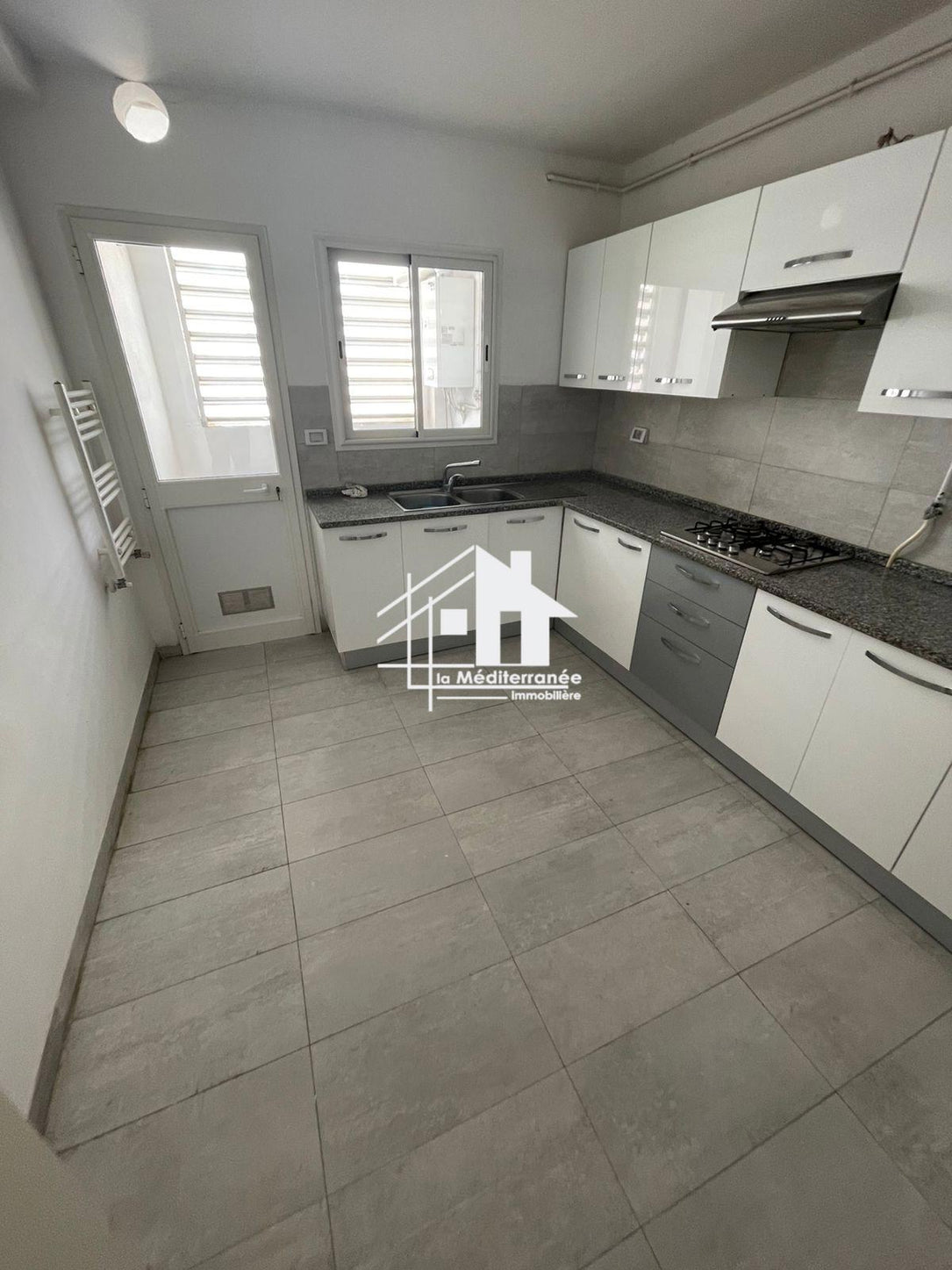 A louer appartement S+3 hst  à manouba