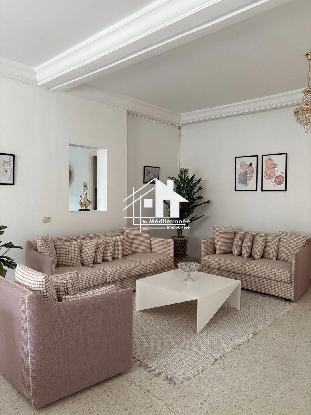 A louer une villa s+5 meublée à sidi Daoued