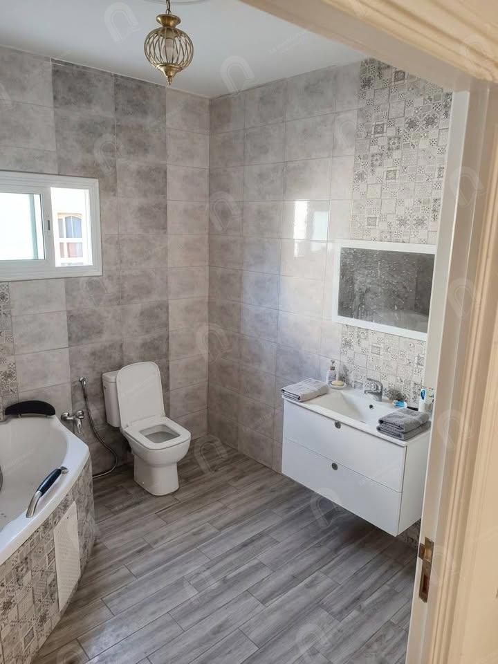 A louer un étage de villa S+2 à khaznadar