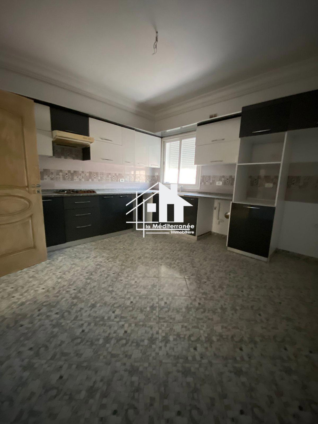 A louer étage de villa s+3 jamais habité à manouba
