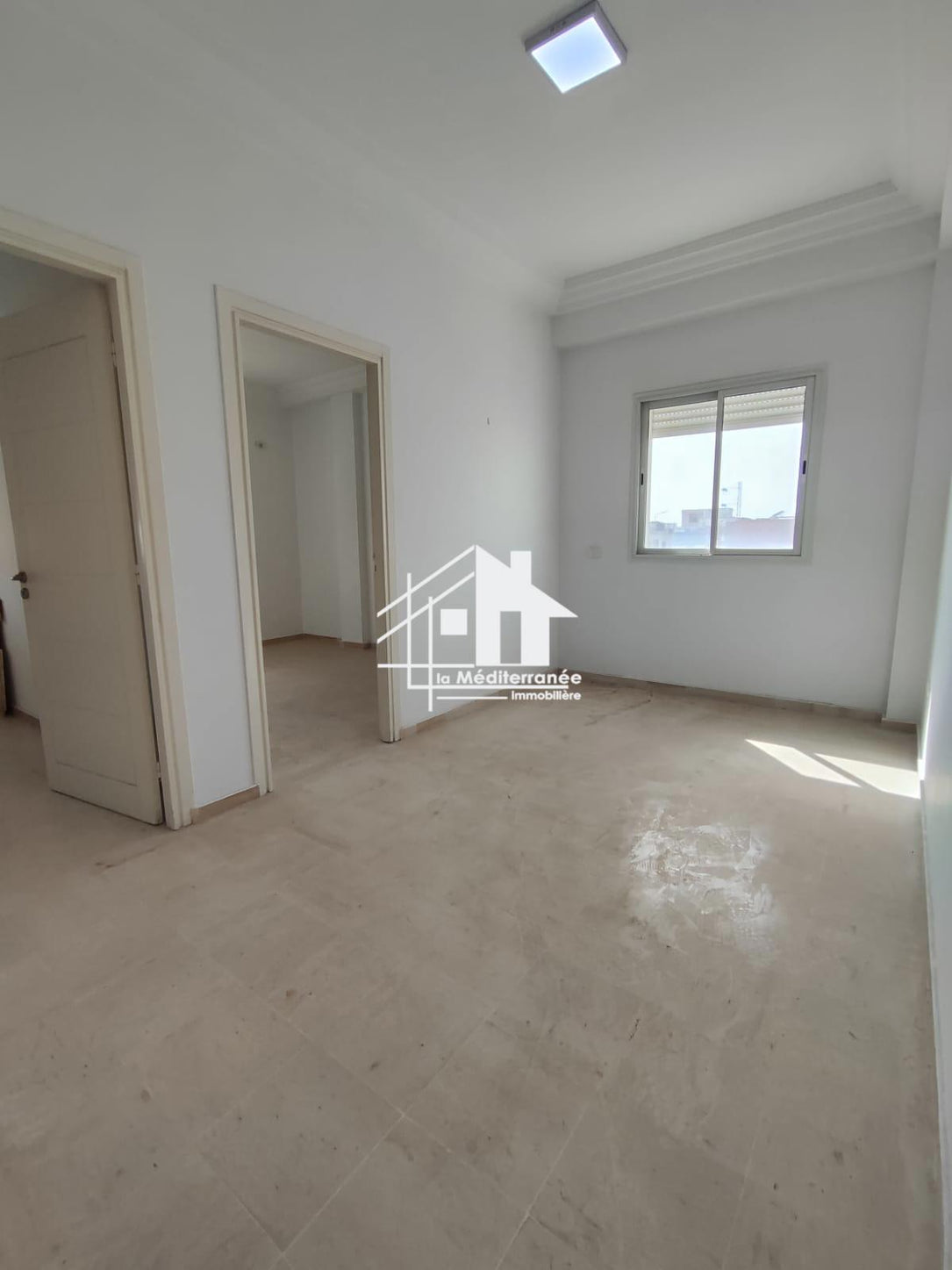 A louer un bureau H+2 à borj louzir