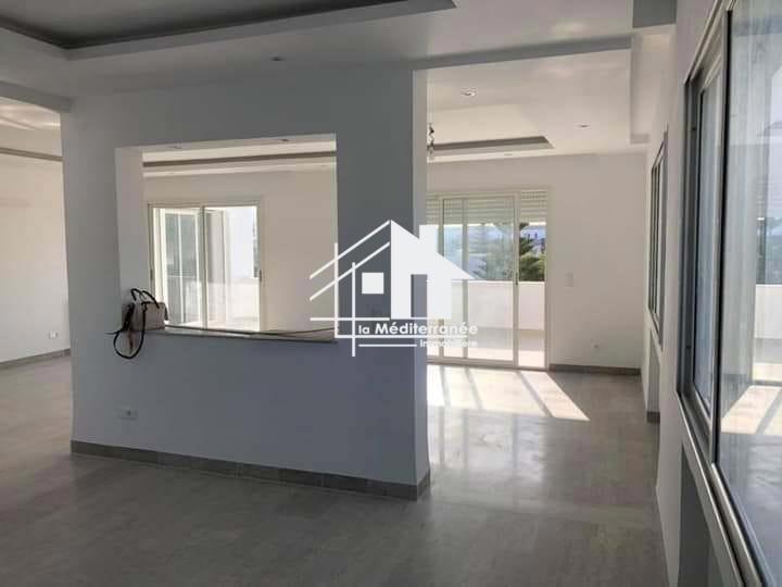 A louer étage de villa S+3 à la Soukra