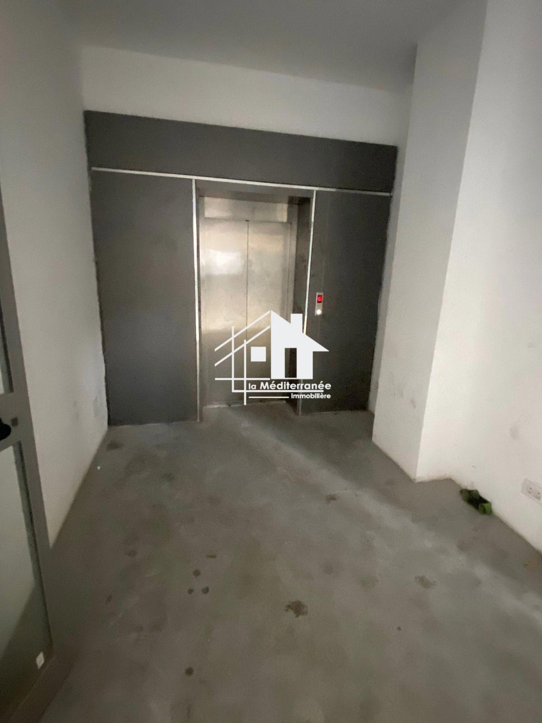 a vendre un depot au lac 3