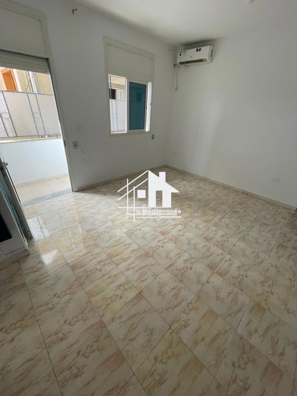 A louer étage de villa s+3  au bardo lahnaya