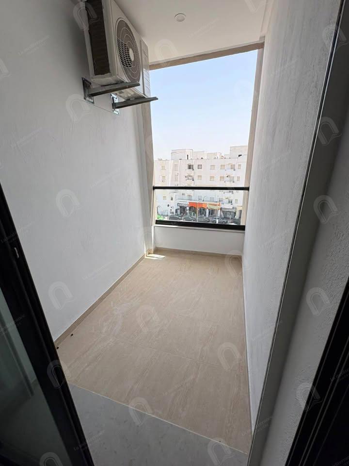 A louer un appartement S+3 hst jamais habité à manouba