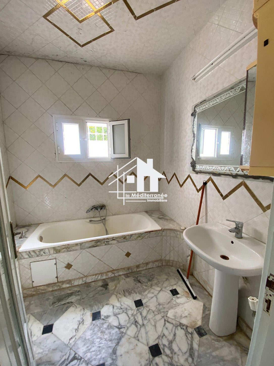 A louer étage de villa S+2 au bardo