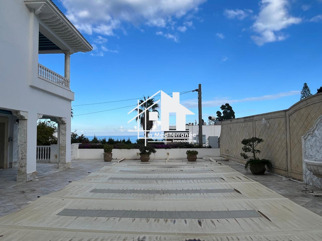 A louer villa s+6 à la Marsa cube