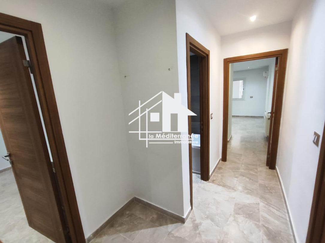 A louer un spacieux s+3 à la soukra closerie