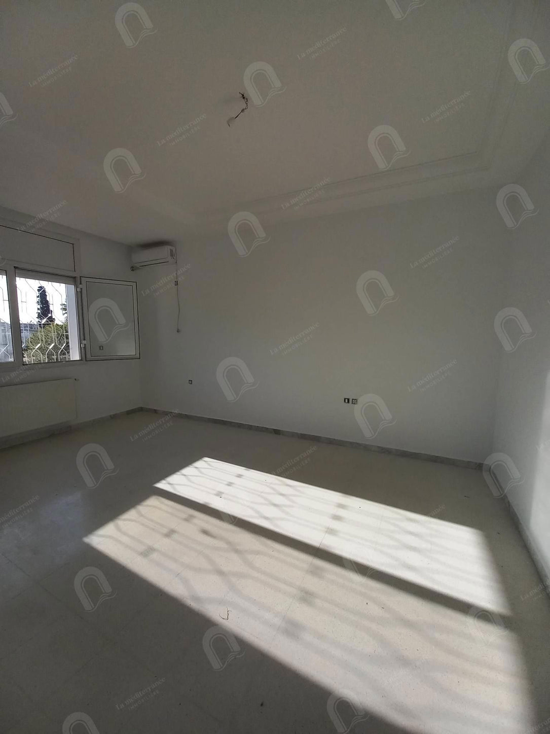 Appartement s+3 spacieux à Rades plage