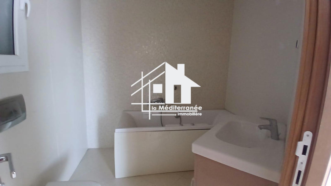 À vendre Appartement S+4 Lac 2