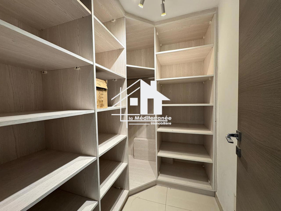 Une magnifique villa S+5 avec piscine au Lac 2