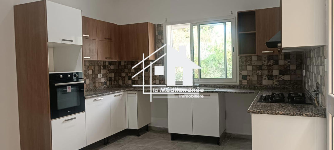 A louer villa avec piscine à Chotrana