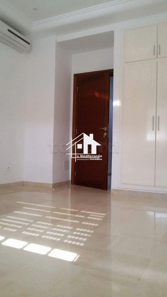 A louer Appartement S+2 hst au bardo cité skik