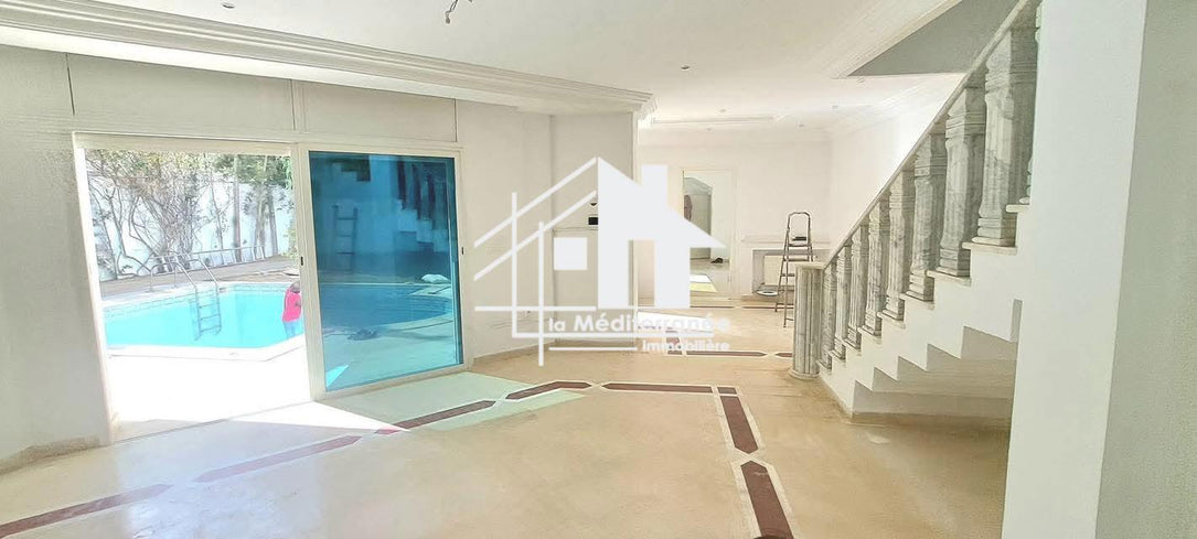 Une villa S+4 à Ain Zaghouan Nord