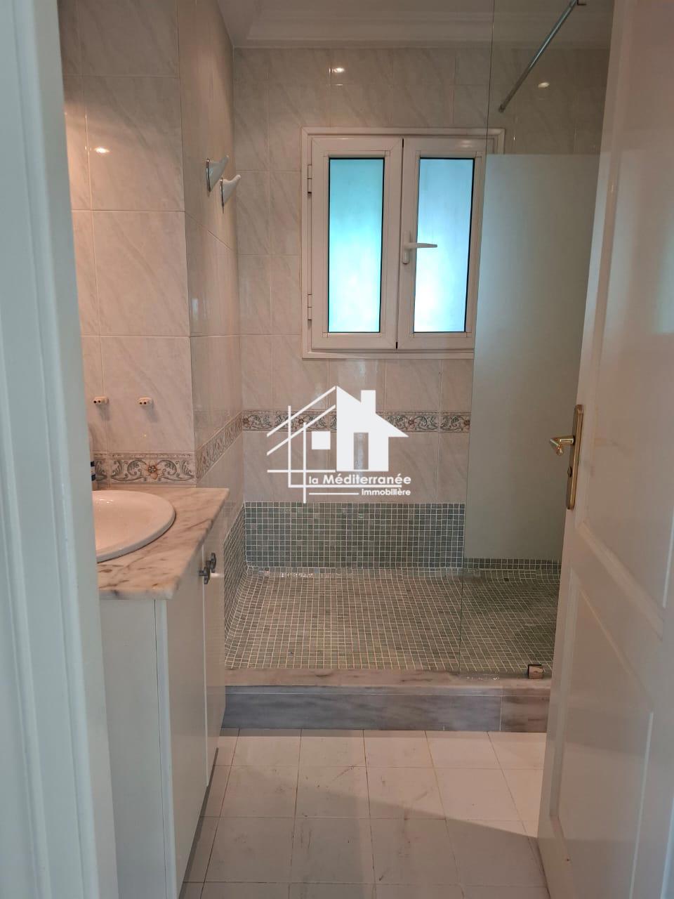 A louer appartement S+3 haut standing Manar 2