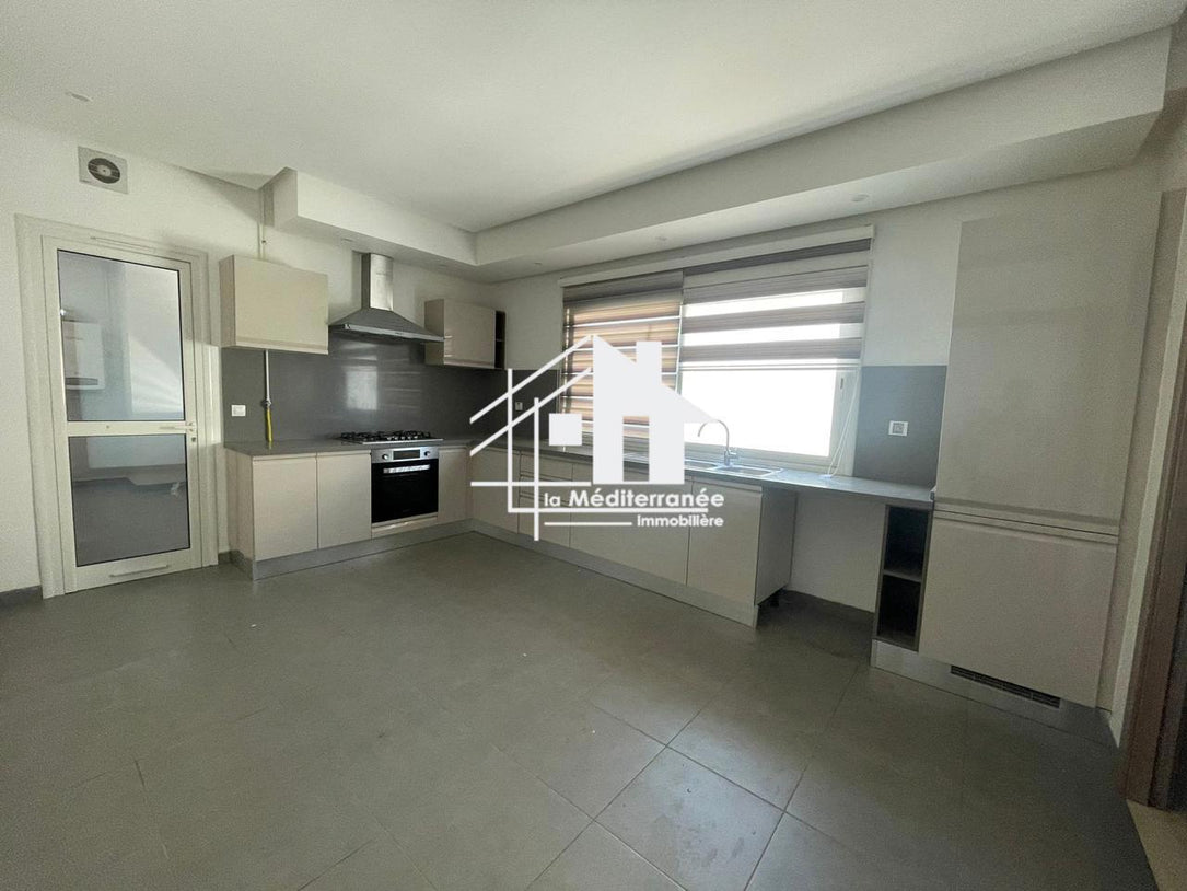 un magnifique appartement S+3 aux Lac 2