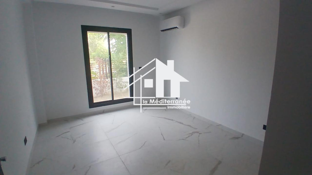 A vendre un appartement S+3 RDC a jardin de carthage