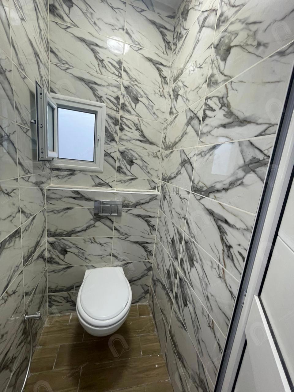 A louer un Etage de villa s+4 Usage bureautique jamais habitée A Rades cote apollo