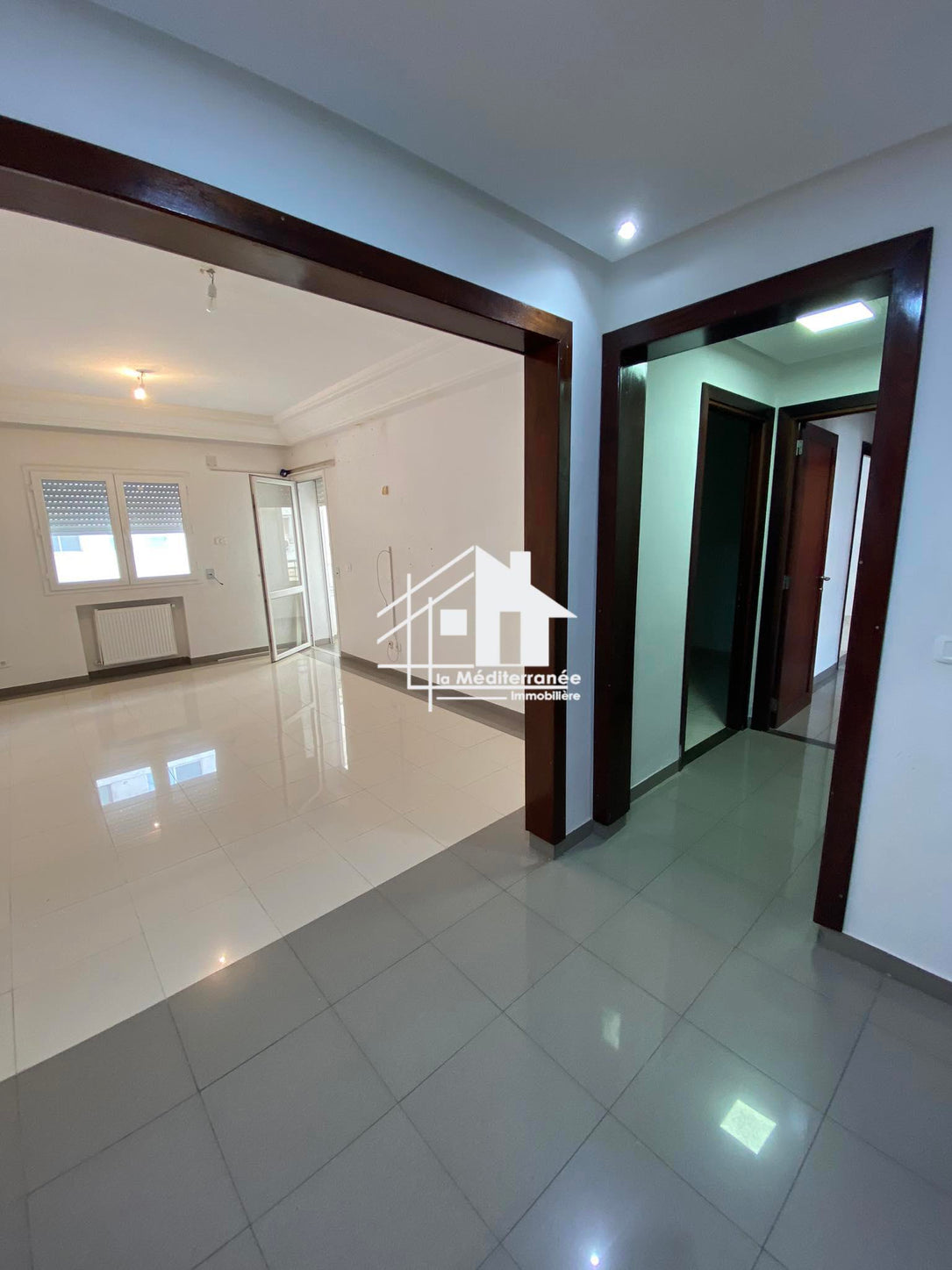 A vendre un appartement S+4 à Ezzahra