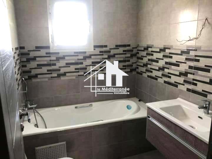 A louer étage de villa S+3 à la Soukra