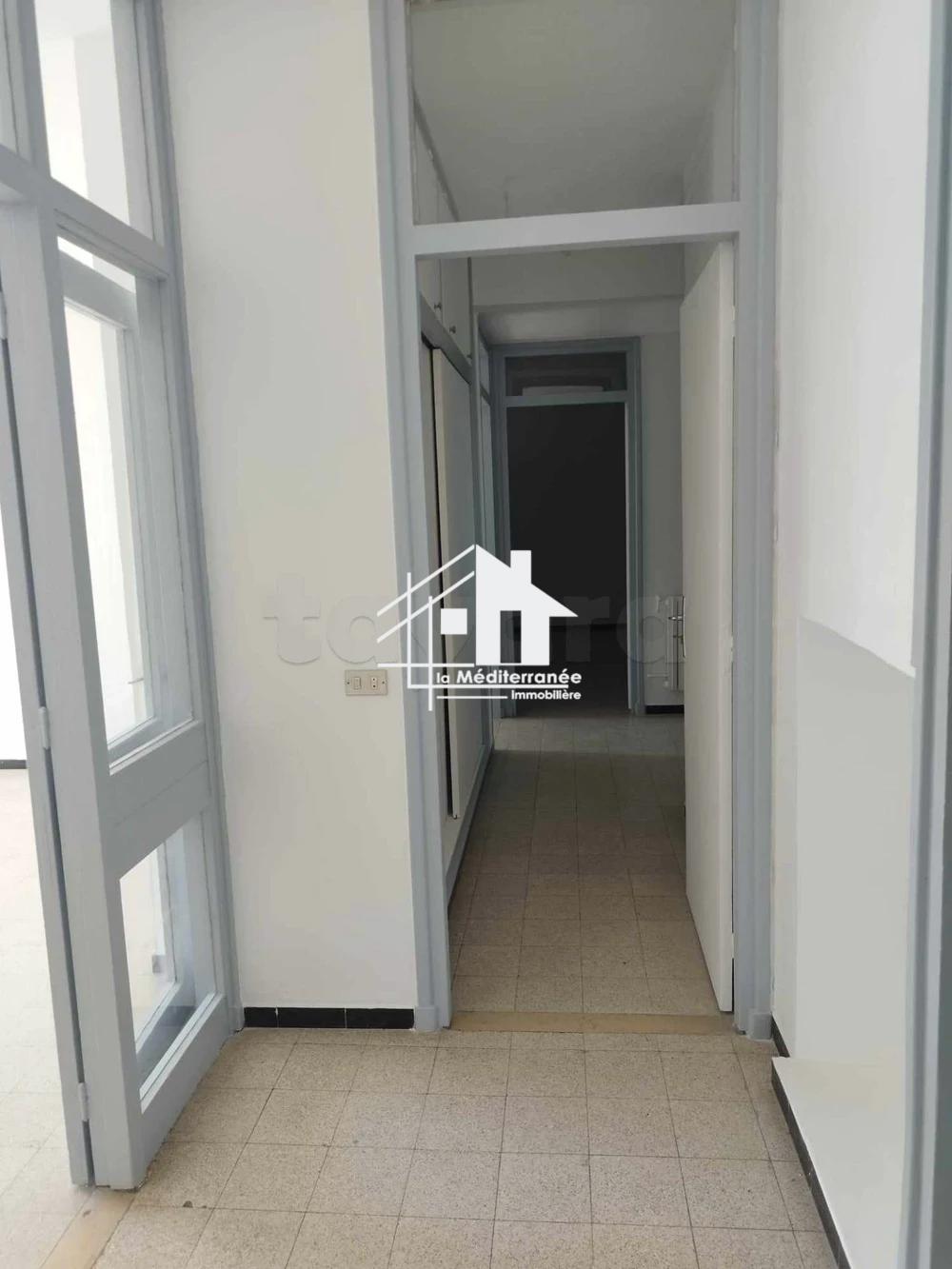 A louer  appartement S+3 à la cité Mahrajene