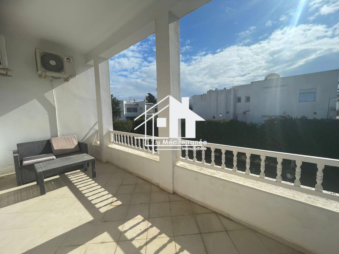 A vendre villa s+6 avec piscine à Marsa Nassim