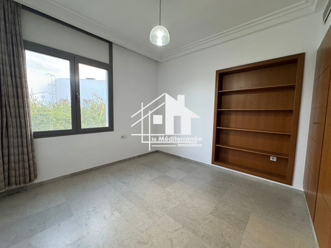 Une magnifique villa S+5 avec piscine au Lac 2