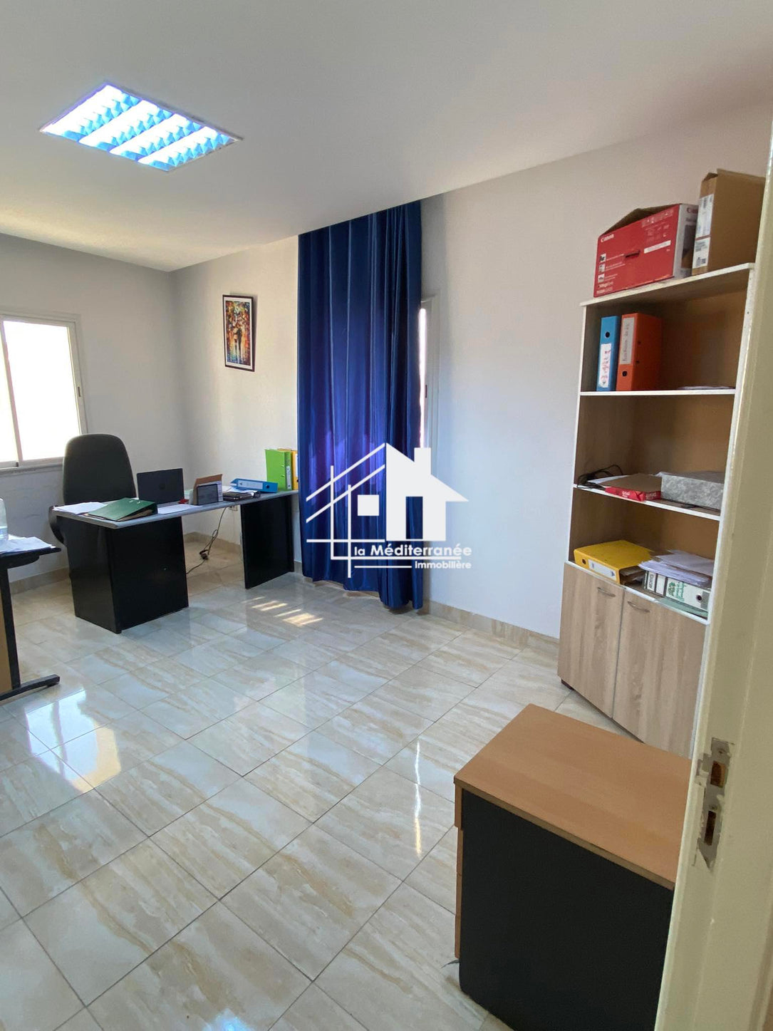A louer bureau s1 s2 s3 à Ezzahra