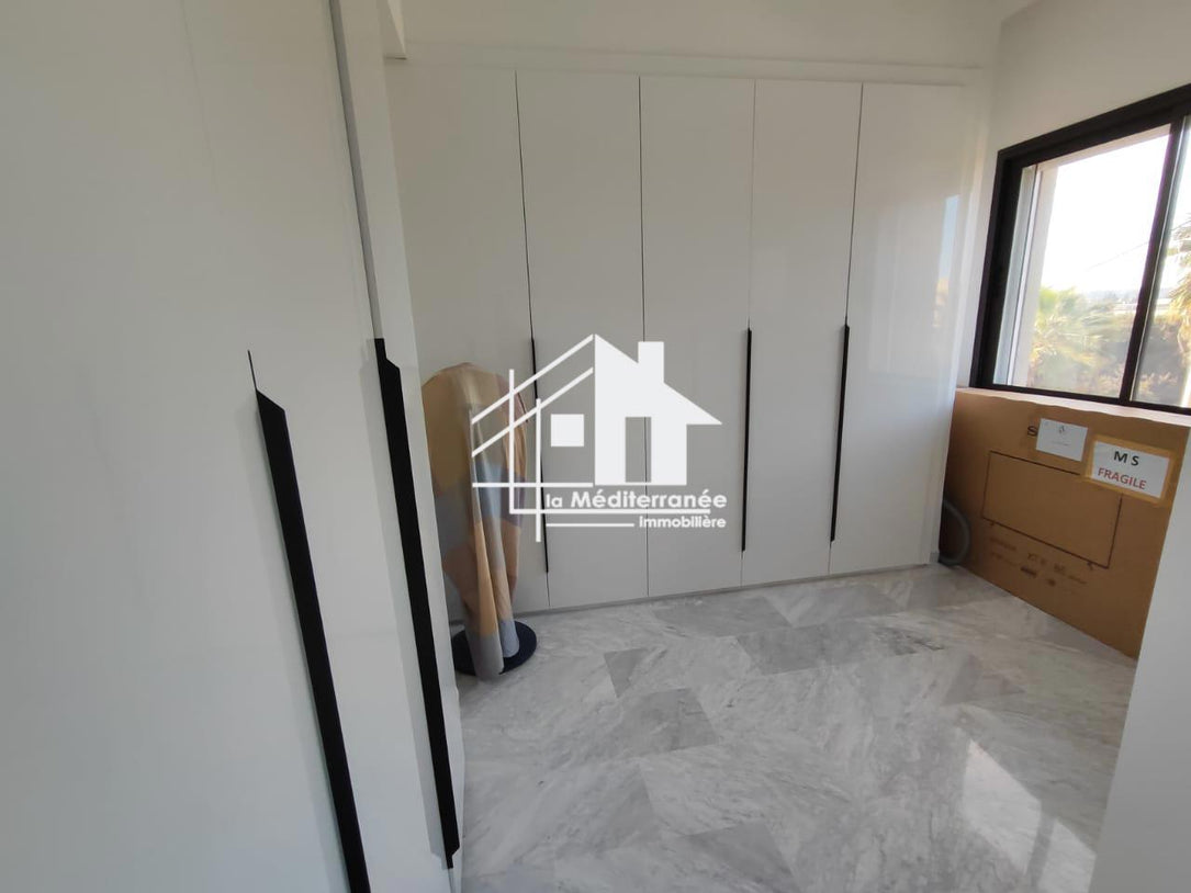 A vendre un luxueux s+2 à la soukra