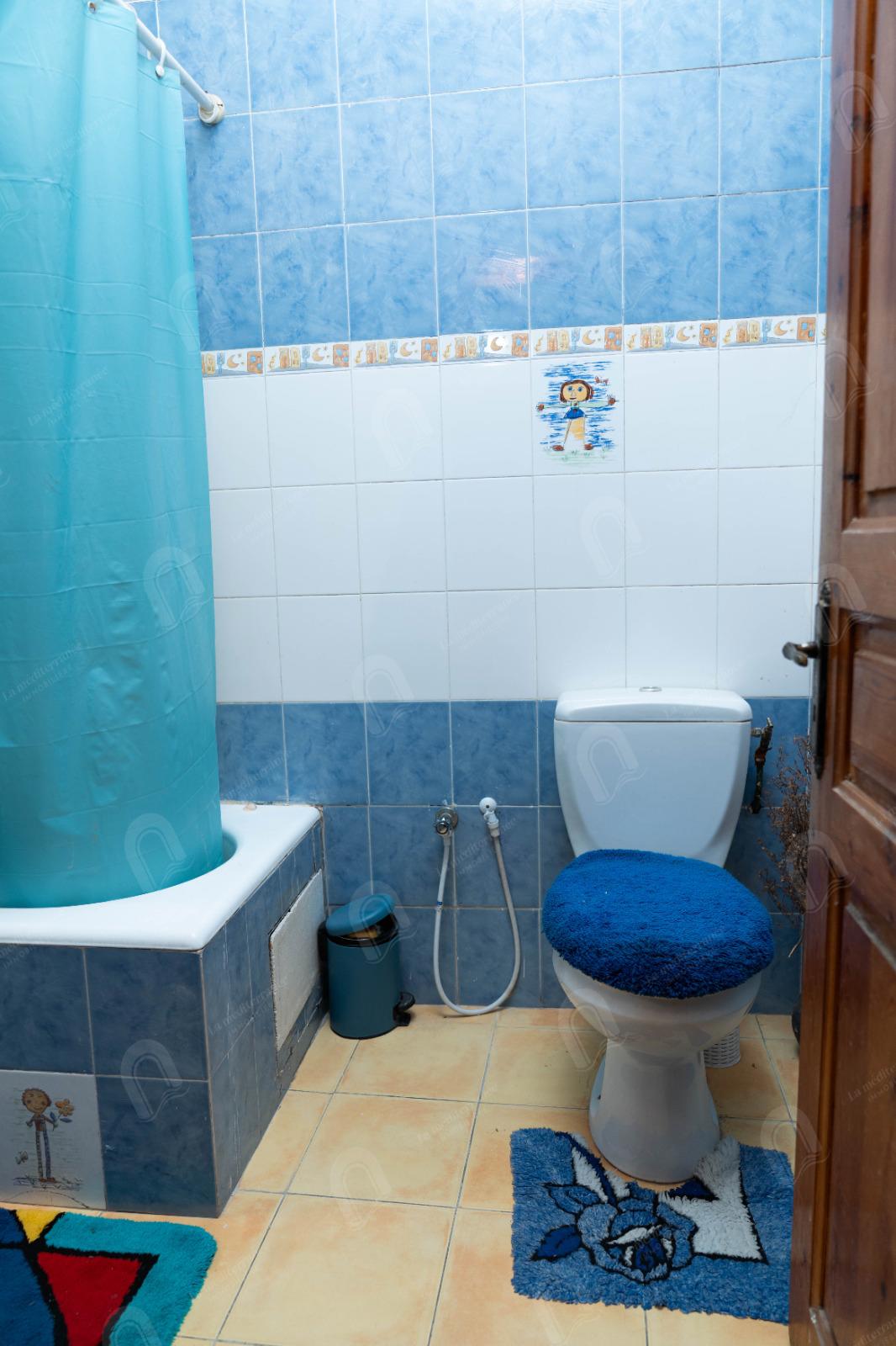 A vendre une villa de style triplex à denden