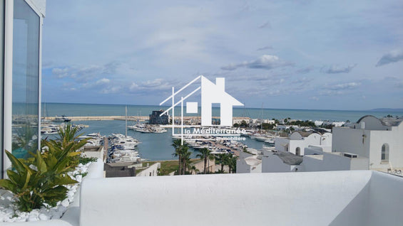 A vendre une villa S+4 a Marina Gammarth