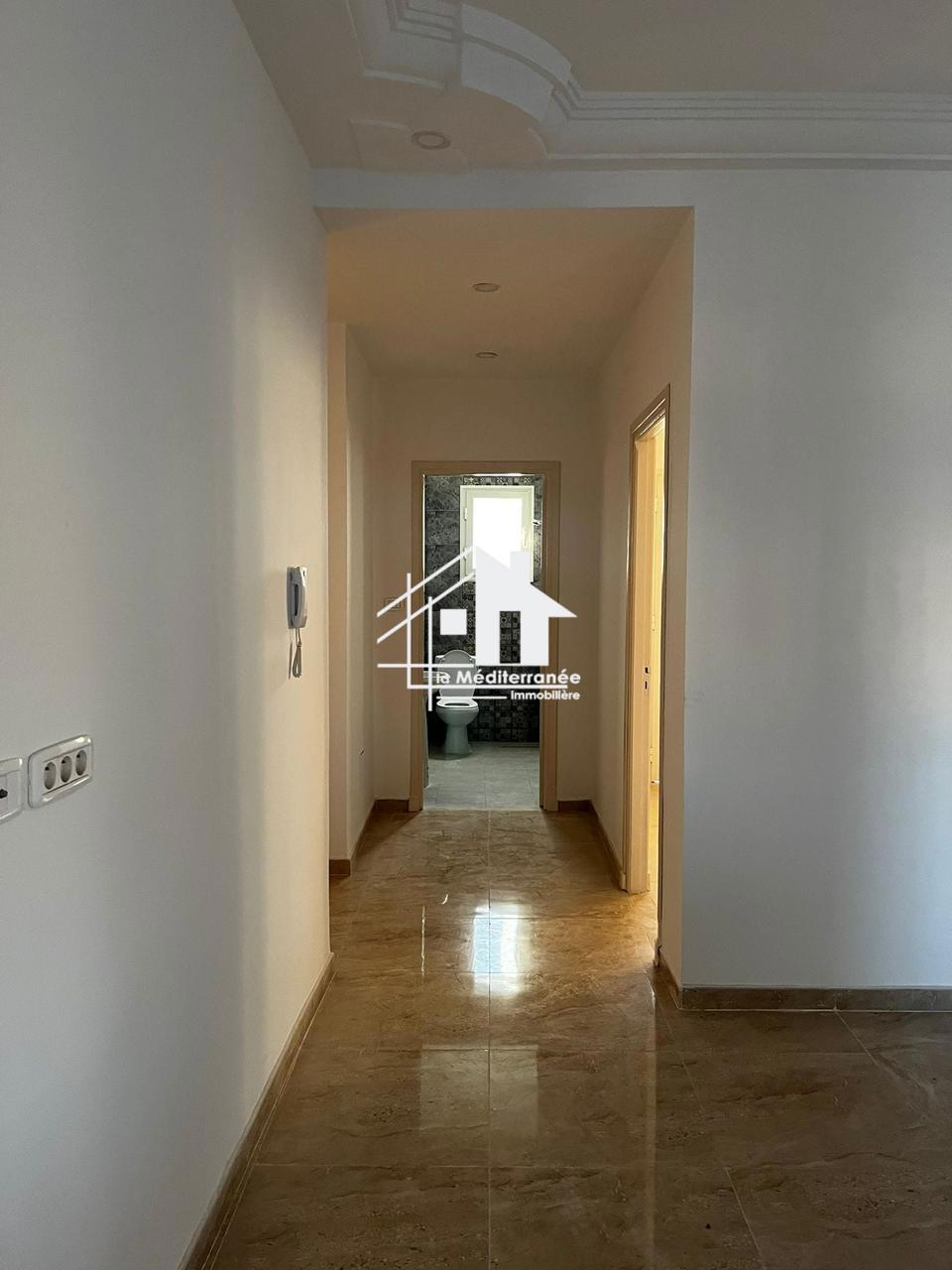 A louer un étage de villa S+2 indépendant à khaznadar