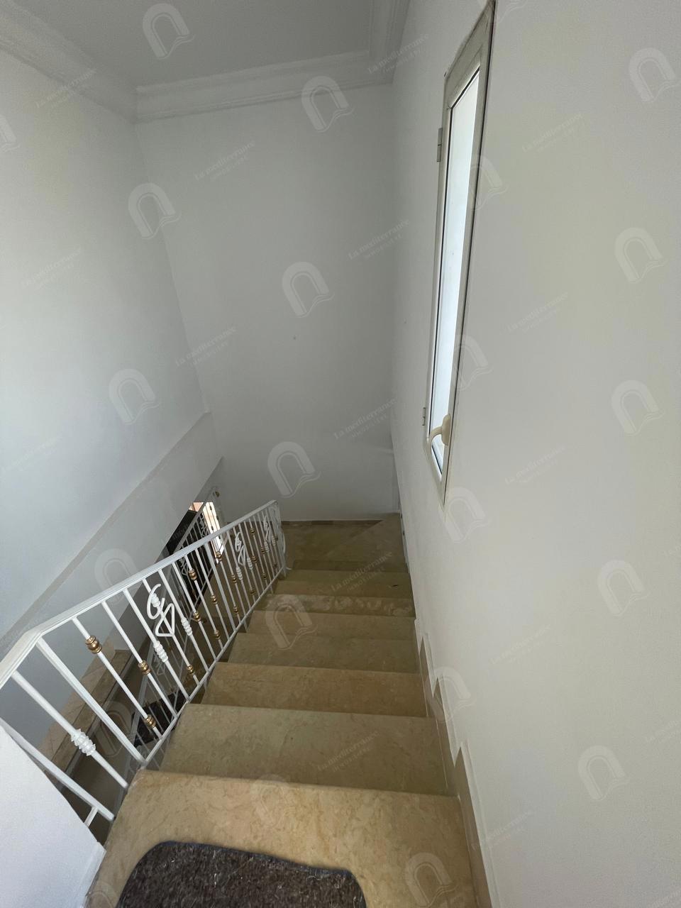 A louer un duplex 2S+4 hst au bardo