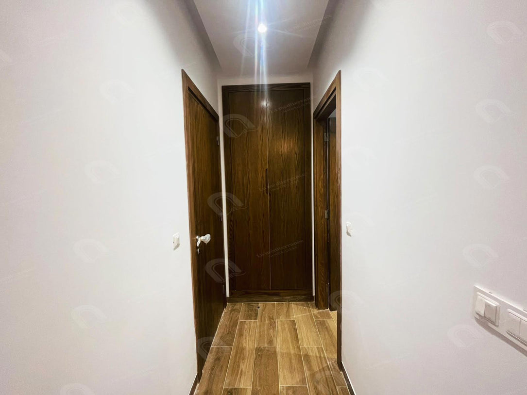 A vendre un appartement S2 neuf à Chotrana 1