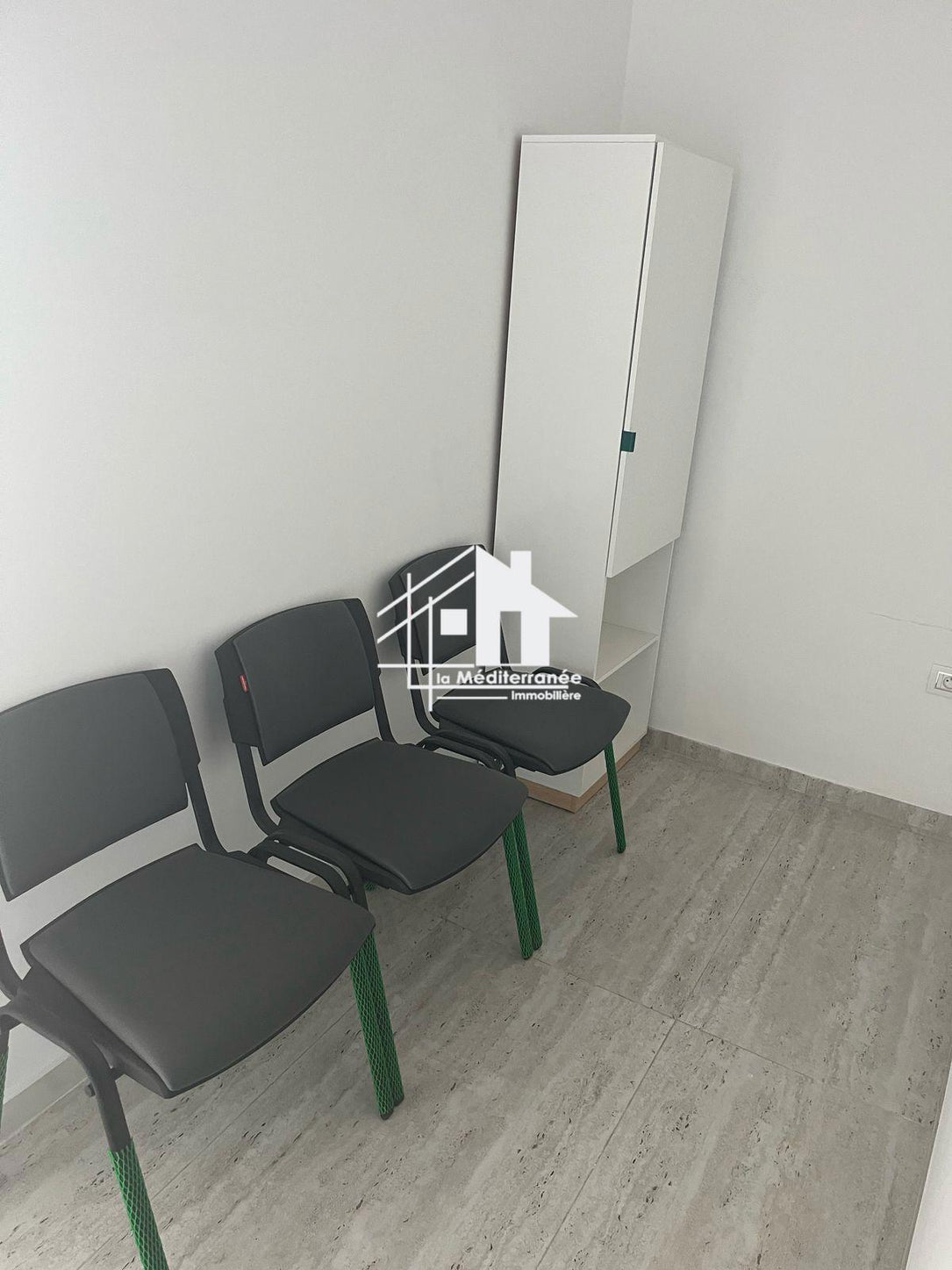 A louer Bureau H+1 à Cité Ennasr 2