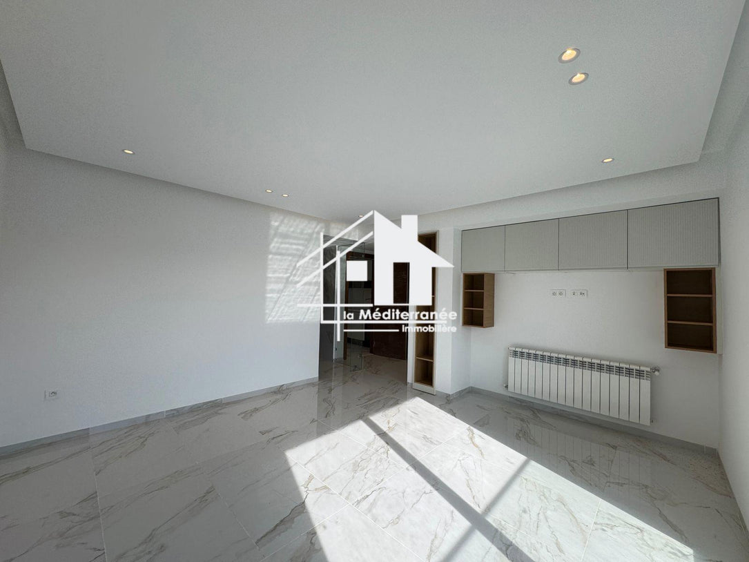 Une magnifique villa S+3 avec piscine à cité les pins