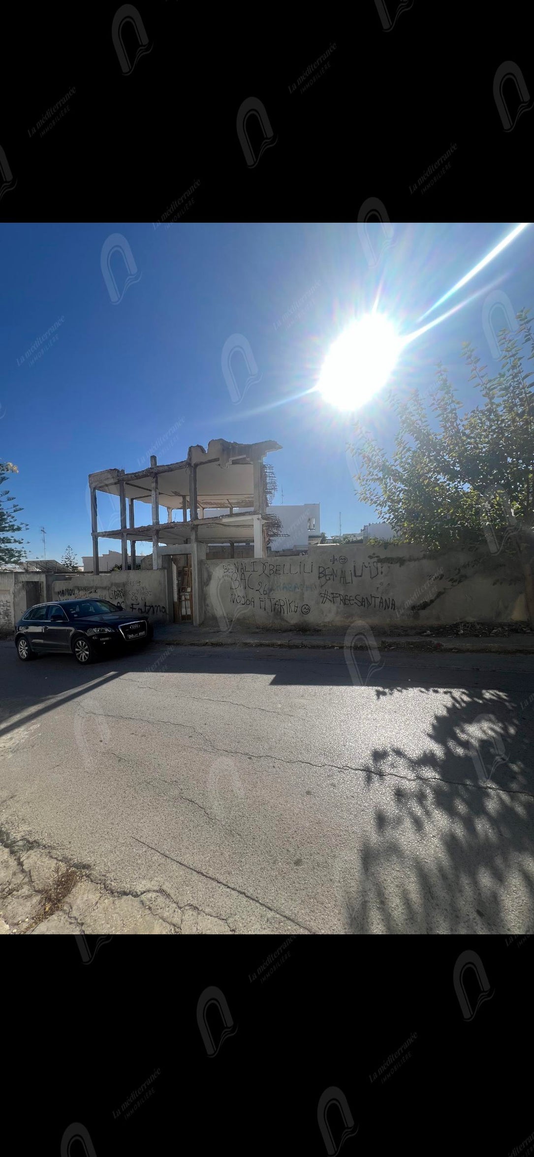 A vendre villa inachevée  a menzah 9